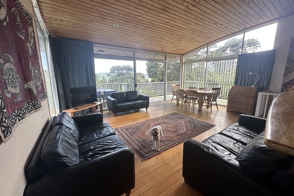 Living rom onto deck