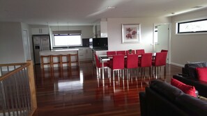Dining - THE ISLAND GRANDVIEW (Cowes)
