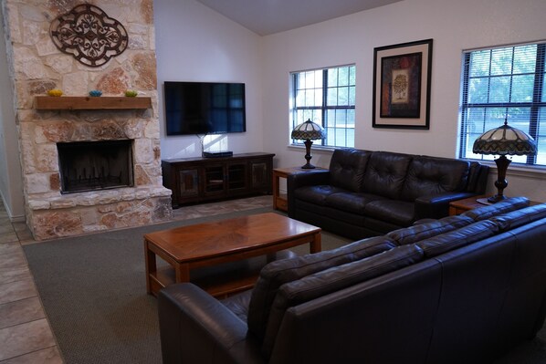 Smart TV, fireplace, DVD player, ping pong