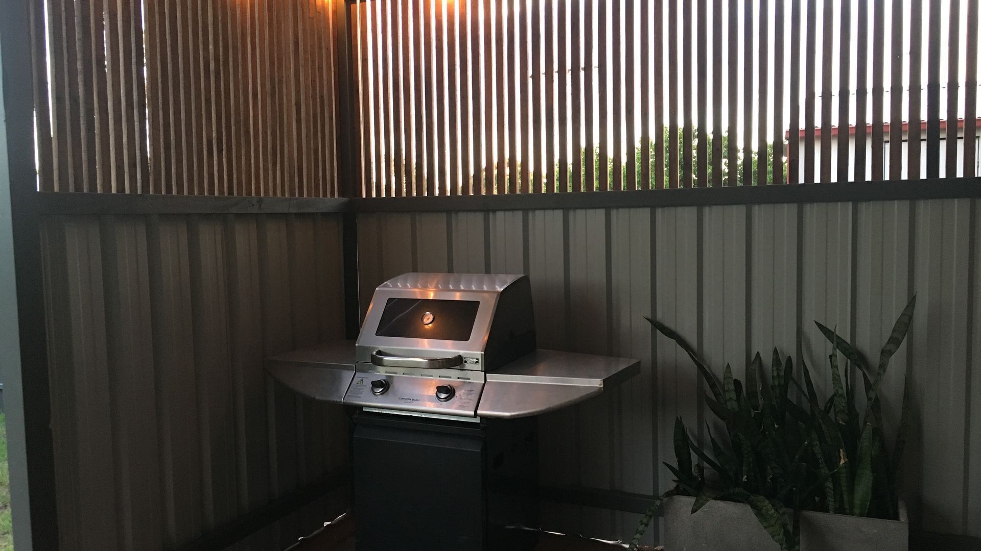 Stylish Coastal Unit — image 2