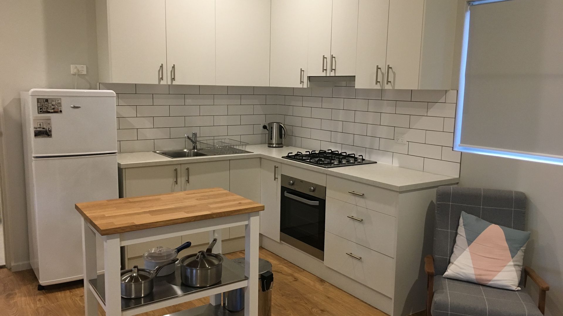 Stylish Coastal Unit — image 7