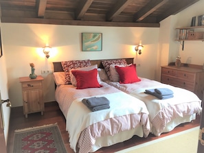 4 bedrooms, desk, soundproofing, iron/ironing board
