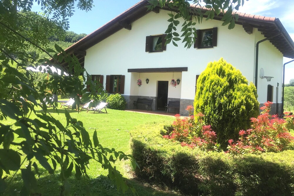 Self catering Etxaburu for 8 people