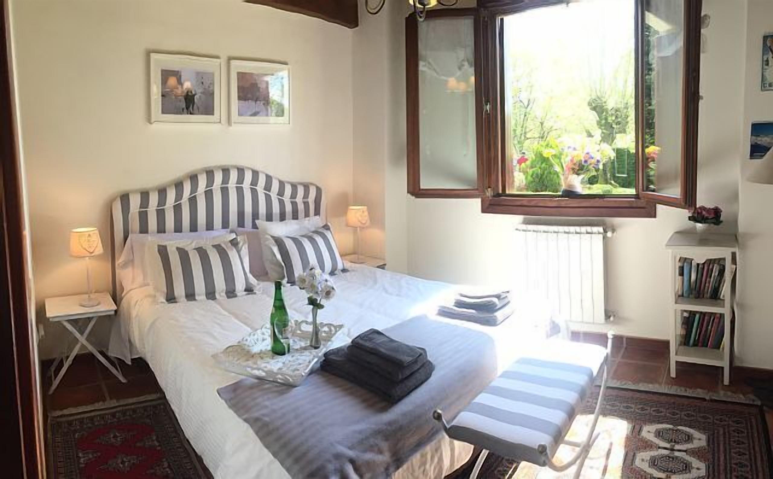 Self catering Etxaburu for 8 people