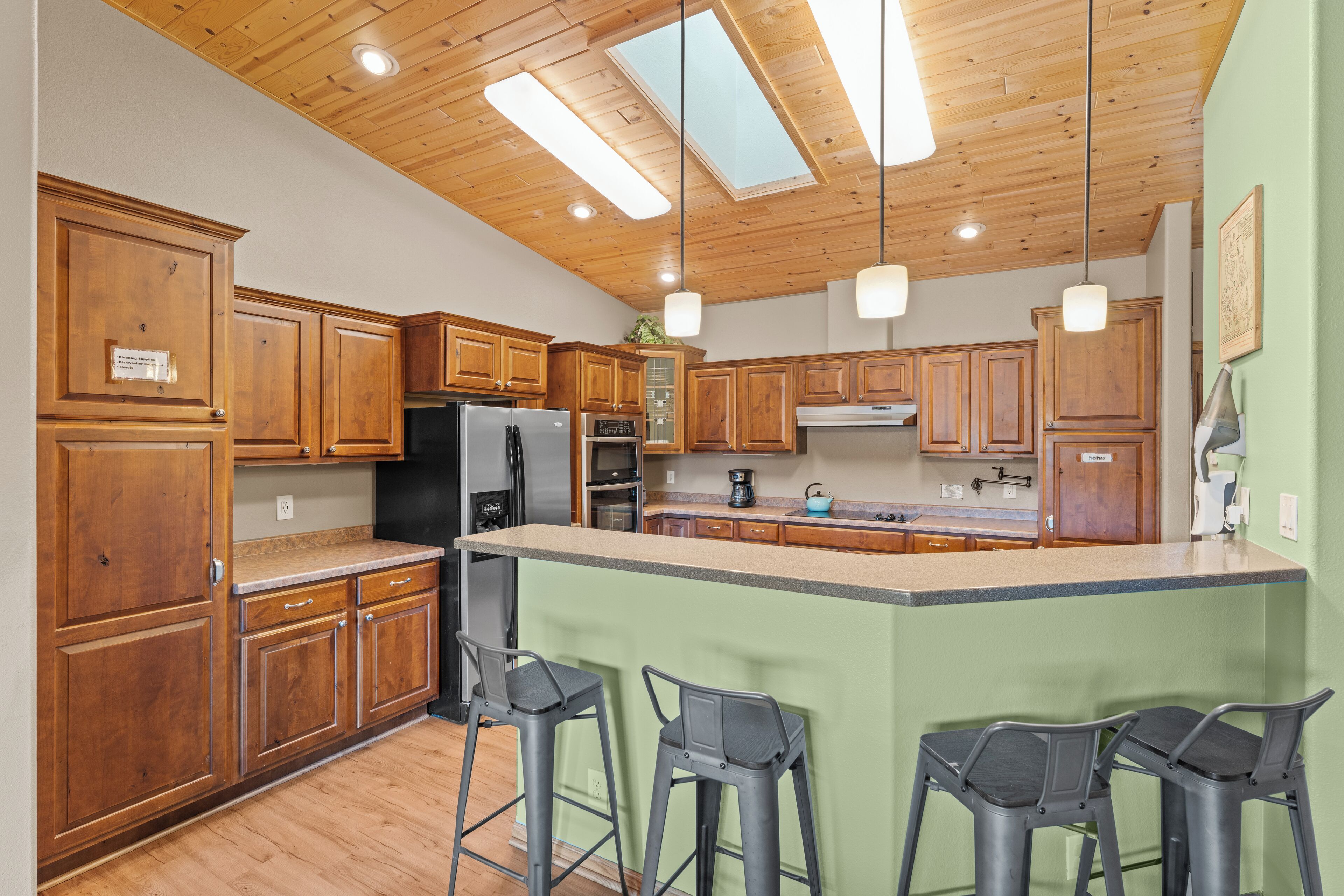 Microwave, oven, dishwasher, coffee/tea maker