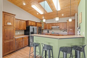 Microwave, oven, dishwasher, coffee/tea maker