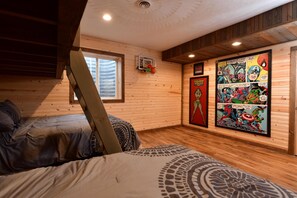 6 bedrooms, iron/ironing board, free WiFi, bed sheets