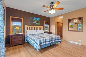 6 habitaciones, tabla de planchar con plancha y cuna de viaje 