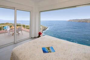 4 bedrooms, iron/ironing board, travel crib, free WiFi