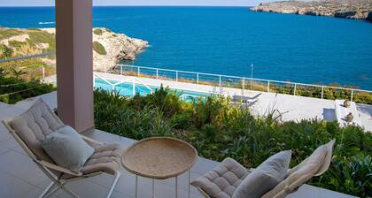 Villa de luxe avec 4 chambres, intérieur délicat, piscine privée et vue imprenable sur la mer