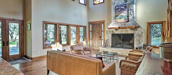 Riverfront Home w / Porche ombragé + HotTub de DT Blanco
