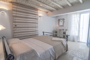 4 bedrooms, iron/ironing board, travel cot, free WiFi