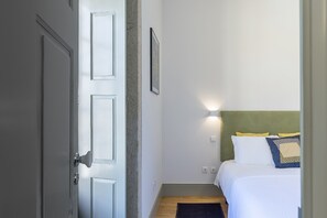 1 habitación, tabla de planchar con plancha, cuna de viaje y wifi 