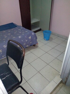 Quarto casal standard, para não fumantes | Escrivaninha, Wi-Fi de cortesia, roupa de cama