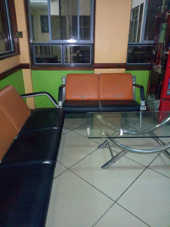 Área de estar no saguão