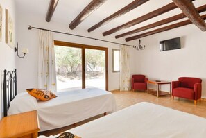 5 Schlafzimmer, Zimmersafe, Bügeleisen/Bügelbrett, kostenloses WLAN