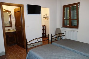 3 slaapkamers, een strijkplank/strijkijzer, wifi