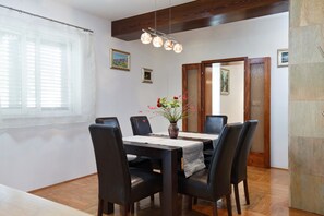 Dining - Beach house, 5 people, private pool, garden, terrace, family & kids (Sutomišcica)