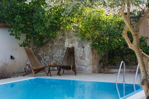 Outdoor pool - Beach house, 5 people, private pool, garden, terrace, families & kids (Sutomišcica)