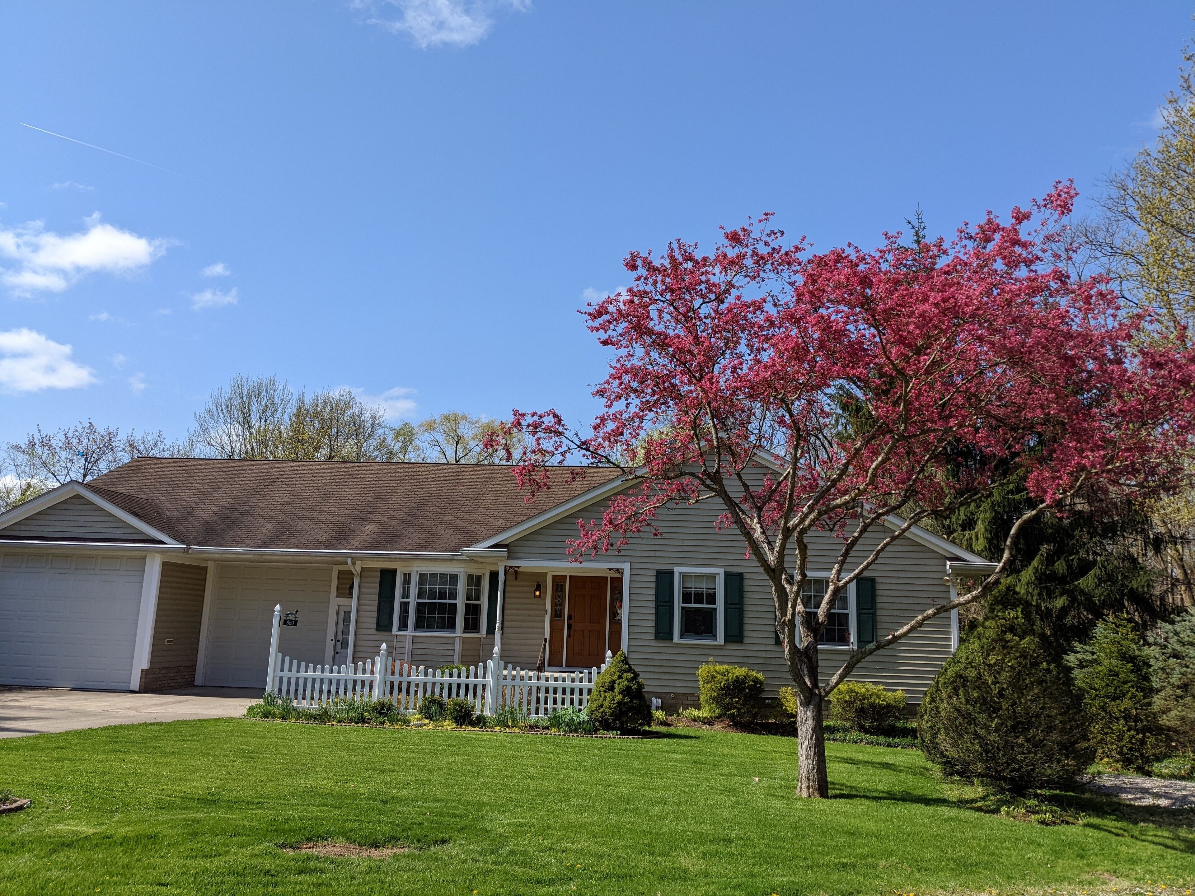 Ranch, wooded lot - near Cedar Point , Lake Erie, Oberlin College, Wineries, Cle