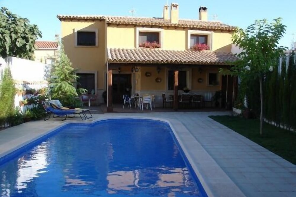Cottage "Villa Parchis" for 12 people