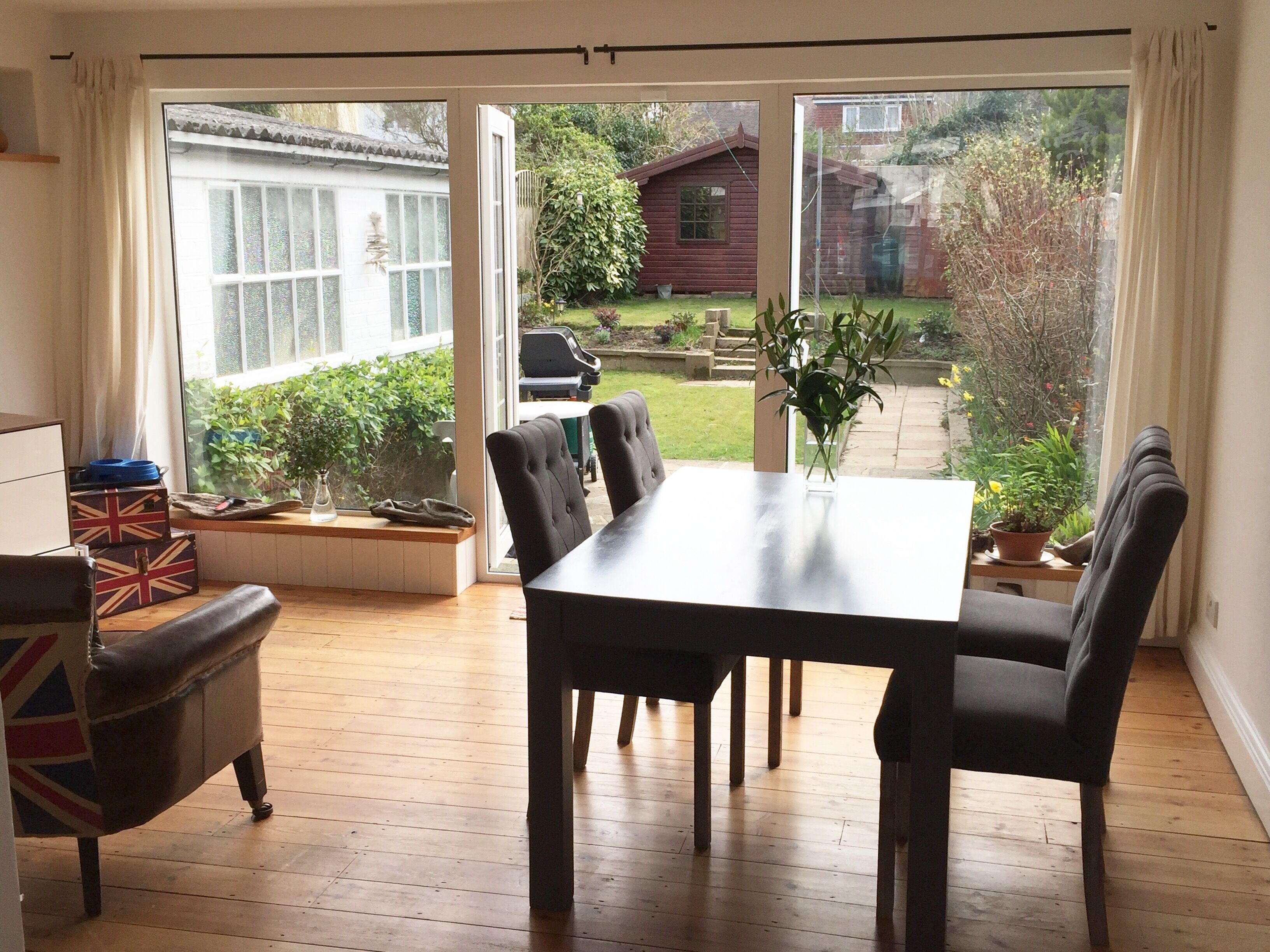 London spacious, bright house with easy access to London