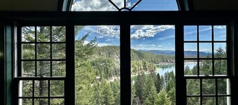 Spectacular 4 Bedroom Log Home near Bootjack Lake