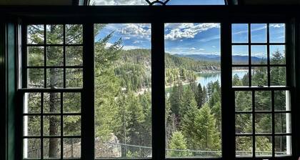 Spectacular 4 Bedroom Log Home near Bootjack Lake