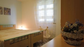 1 chambre, fer et planche Ă  repasser, Wi-Fi gratuit, draps fournis