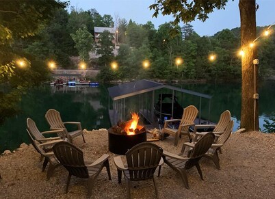 CONVENIENCE! Steps away to a private dock & 5 miles to a marina/grocery/hwy!   