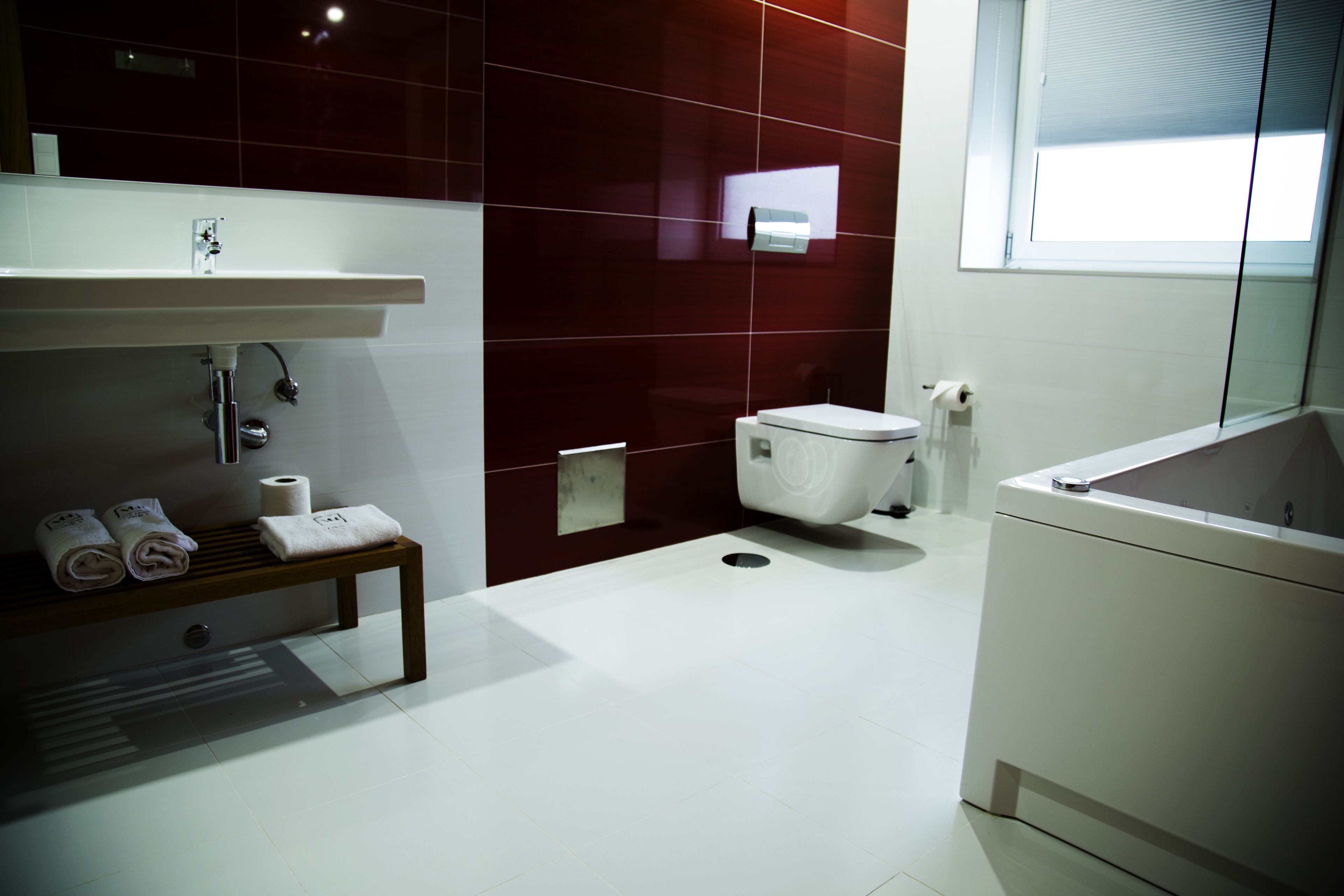 superior double room, 1 queen bed | bathroom | free toiletries, hair dryer, towels