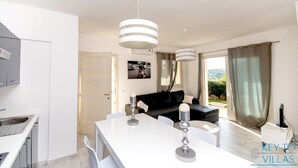 Interior - Luxury apartment with stunning sea views and close to sea and shops, WI-FI,clima (Castelsardo)