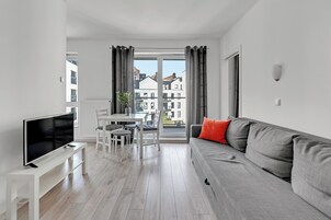 Deluxe Apartment | Peralatan tempat tidur hipoalergenik, langsir/tirai gelap terus 
