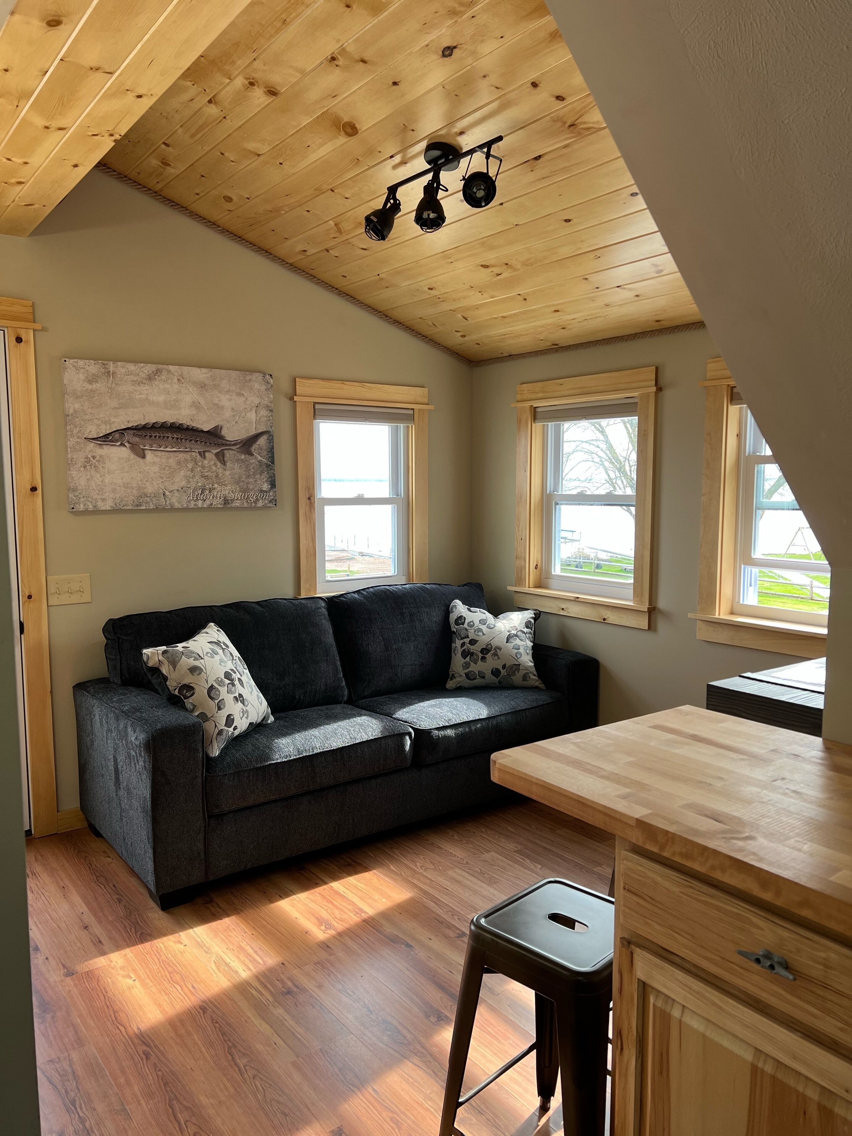 Cabin 5 - Three Pines Lodging & Marina - Waterfront Nightly Rental