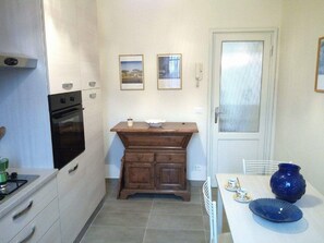 Kühlschrank, Ofen, Herdplatte, Geschirrspüler