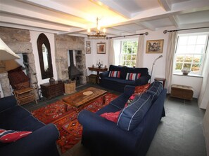 TV - Sparrows Nest, sweeping views of Penzance bay (Paul)
