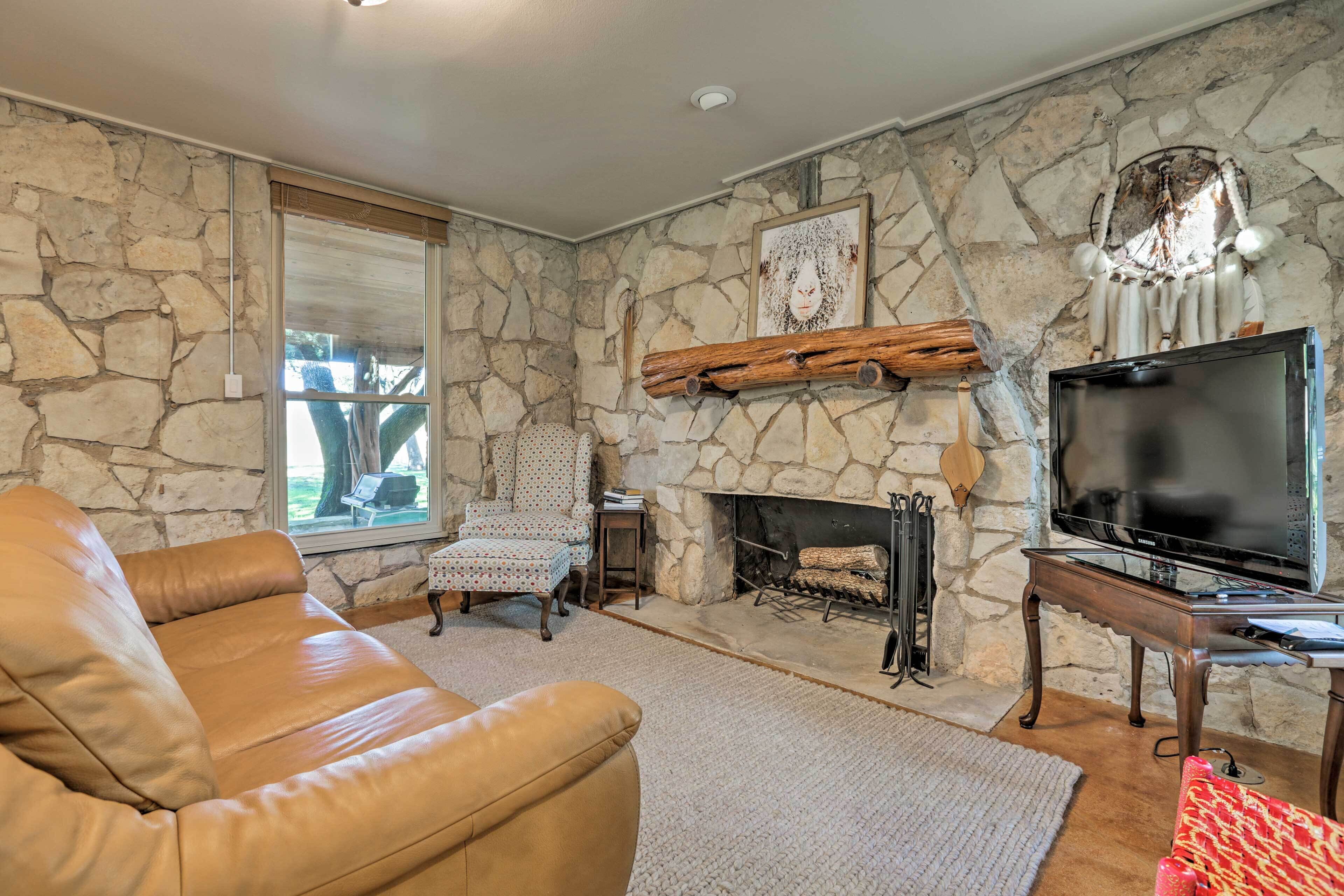 Blanco Riverfront Historic Home, 3 Mi to Downtown!