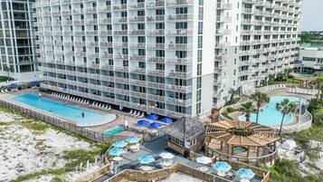 Inomhuspool och uppvärmd pool