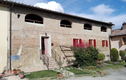 Typical dwelling in the heart of the Tuscany between FLORENCE and SIENA