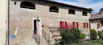Typical dwelling in the heart of the Tuscany between FLORENCE and SIENA