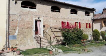 Typical dwelling in the heart of the Tuscany between FLORENCE and SIENA