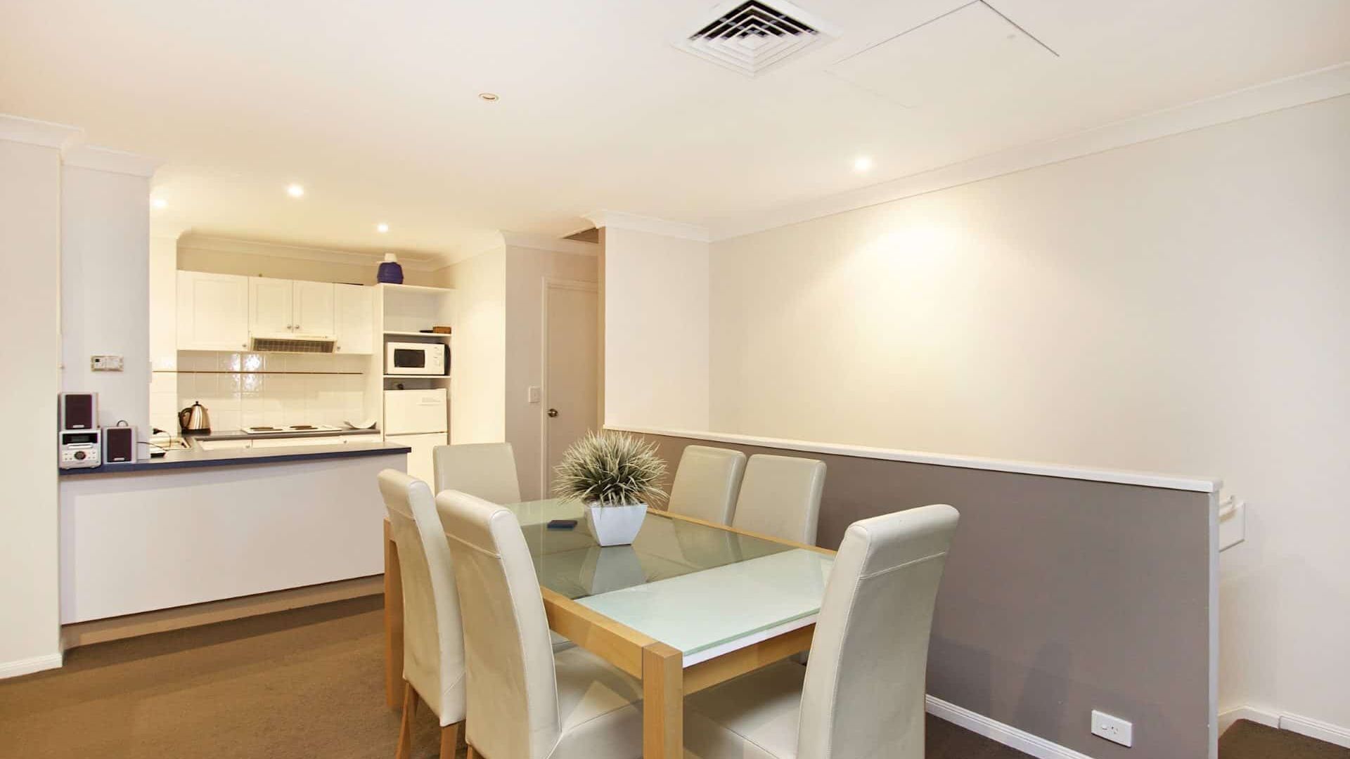 Calypso Plaza 403 - Coolangatta Beachfront — image 7