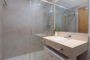 Hair dryer, towels, toilet paper - BEAUTIFUL APARTMENT with POOL TOSSA (Tossa de Mar)