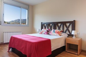 3 chambres, fer et planche à repasser, accès Internet, draps fournis