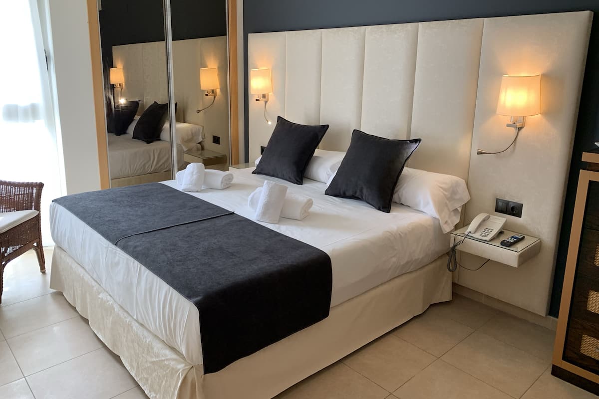 in-room safe, blackout curtains, soundproofing, cots/infant beds