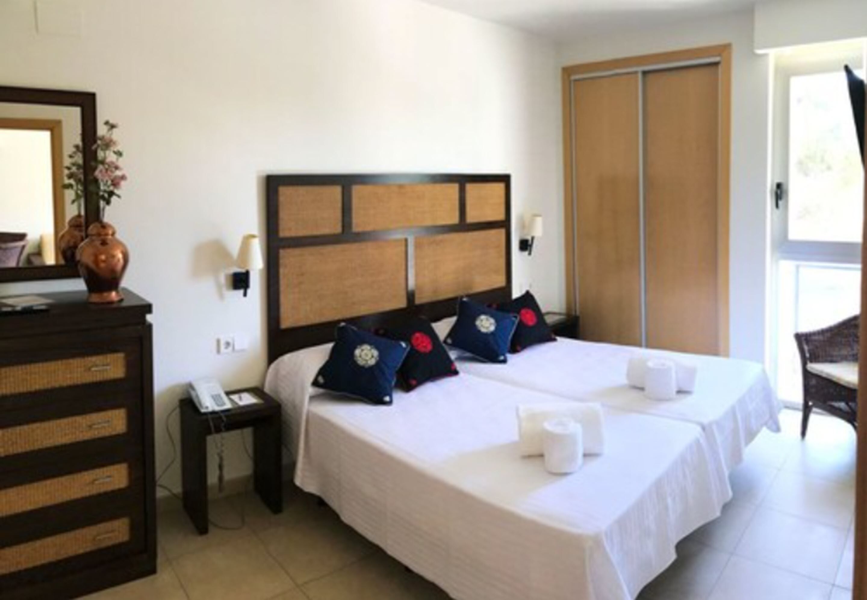 in-room safe, blackout curtains, soundproofing, cots/infant beds