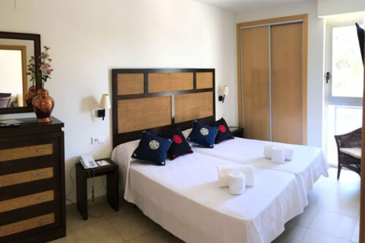 in-room safe, blackout curtains, soundproofing, cots/infant beds