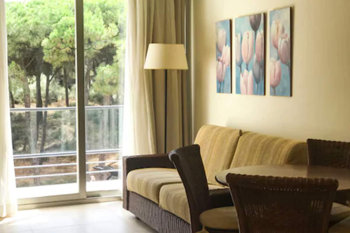 Studio | Living room | TV