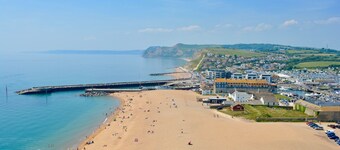 Stunning detached character barn in idyllic countryside near Bridport & beaches