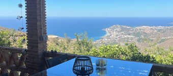 Charming house with unbeatable views of Almunecar
